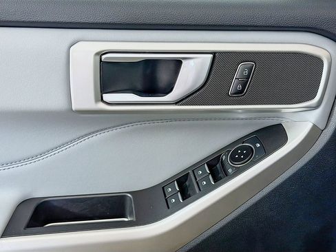 Used 2023 Ford Explorer XLT w/ Equipment Group 202A AWD/4WD image 31