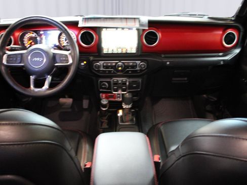 Used 2023 Jeep Gladiator Rubicon w/ Cold Weather Group AWD/4WD image 2