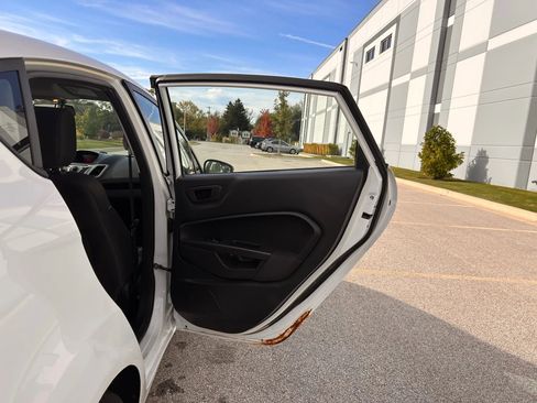 Used 2012 Ford Fiesta SE image 16