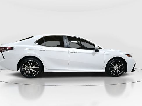 Certified 2024 Toyota Camry SE image 4