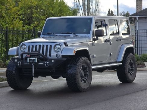 Used 2017 Jeep Wrangler Unlimited Sahara w/ Dual Top Group image 8