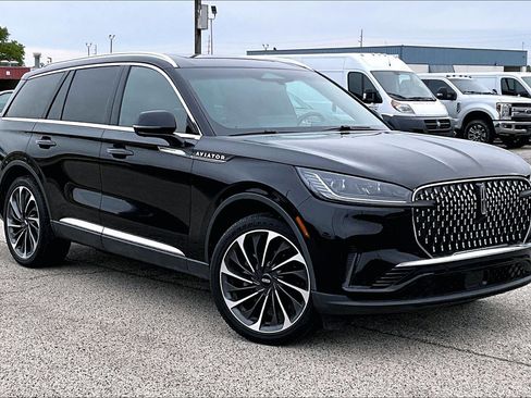 Used 2025 Lincoln Aviator Reserve w/ Equipment Group 201A AWD/4WD image 38