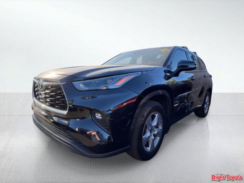 Certified 2024 Toyota Highlander LE image 2