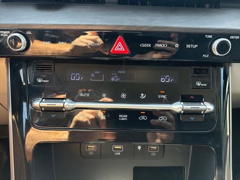 Used 2022 Kia Carnival EX FWD image 19