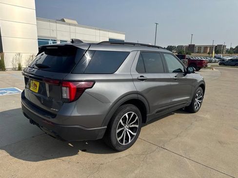 Certified 2025 Ford Explorer ST-Line AWD/4WD image 8