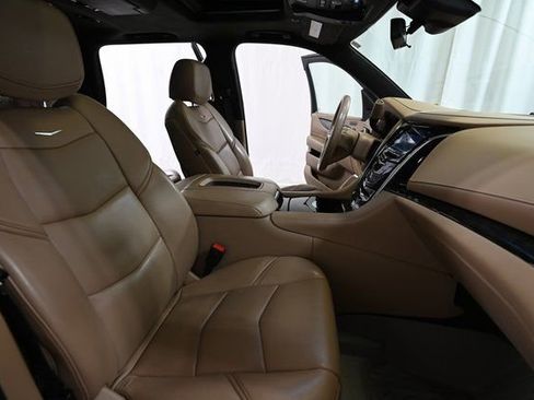 Used 2020 Cadillac Escalade Platinum image 28