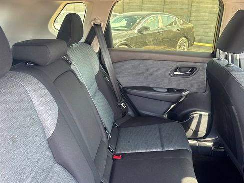Certified 2023 Nissan Rogue SV FWD image 18