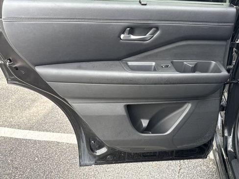 Used 2024 Nissan Pathfinder Platinum w/ Cargo Package image 23