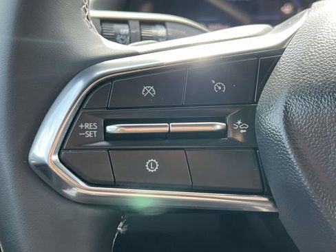 Used 2025 Chevrolet Traverse LT image 23