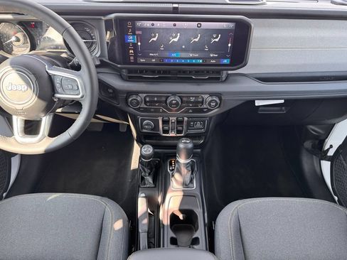 Used 2025 Jeep Wrangler Unlimited Sahara AWD/4WD image 12