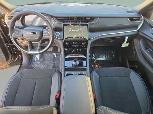 New 2025 Jeep Grand Cherokee Altitude RWD image 18