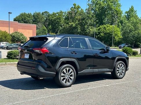 Used 2021 Toyota RAV4 XLE Premium FWD image 5