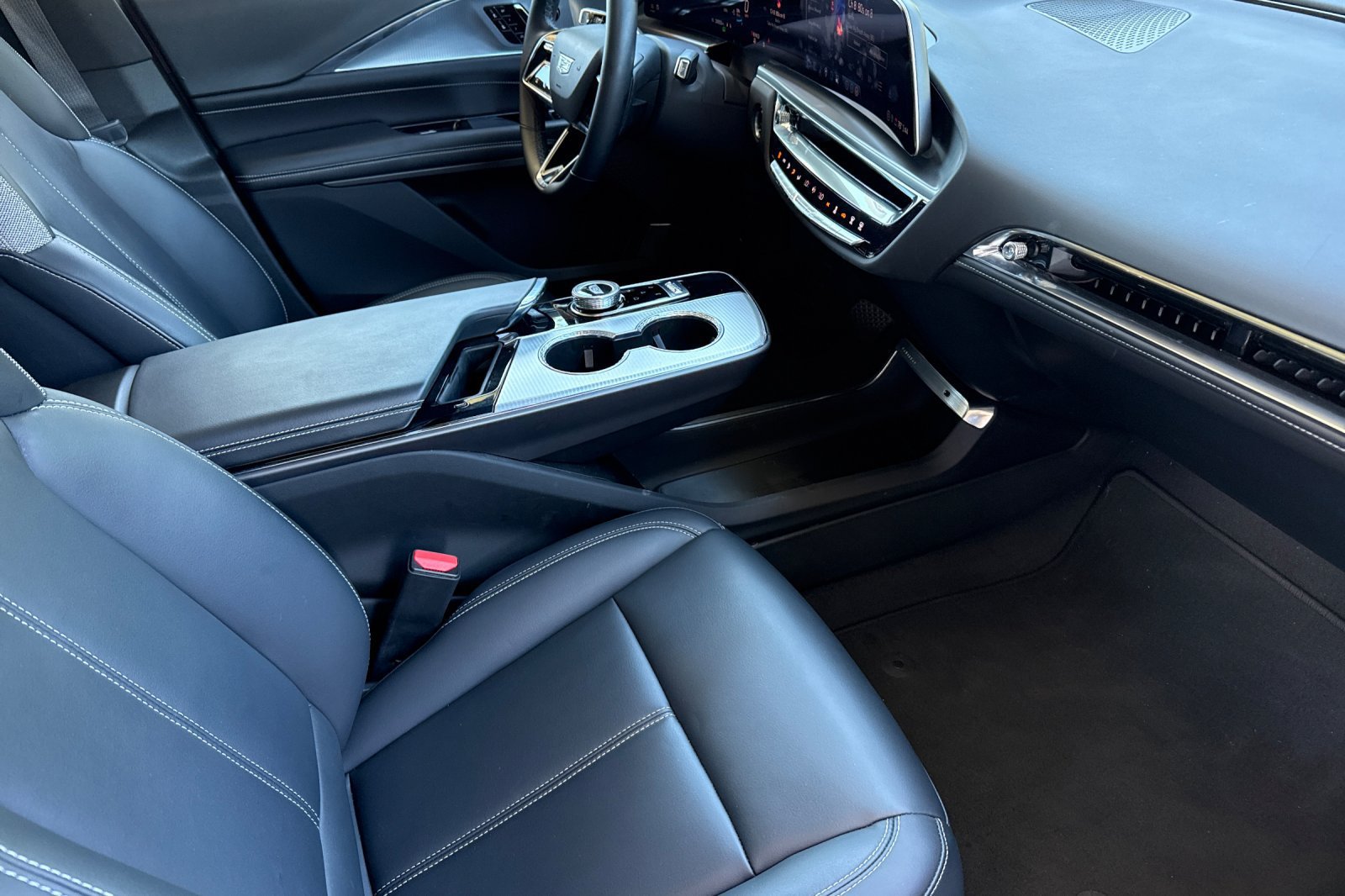 Used 2024 Cadillac Lyriq Tech AWD/4WD image 25