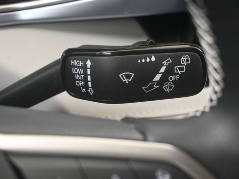 Used 2025 Volkswagen Taos SE image 22