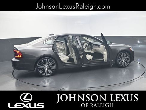 Used 2024 Volvo S90 B6 Ultimate image 23