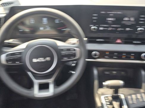 Used 2025 Kia Sportage LX FWD image 15