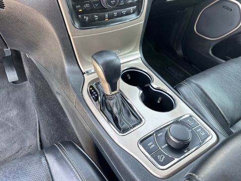 Used 2017 Jeep Grand Cherokee Overland w/ Jeep Active Safety Group image 26