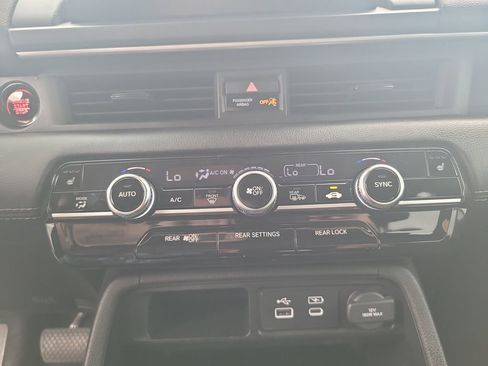 Used 2024 Honda Pilot Touring image 19