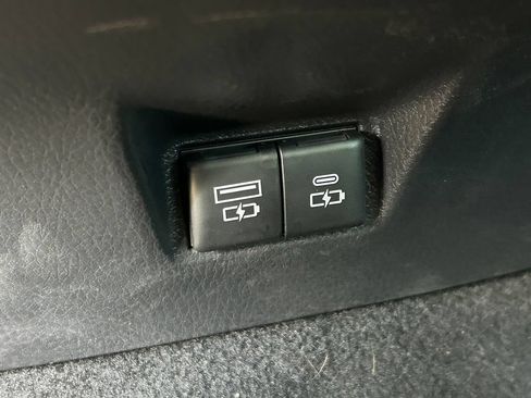 Used 2025 Toyota Camry XLE FWD image 21