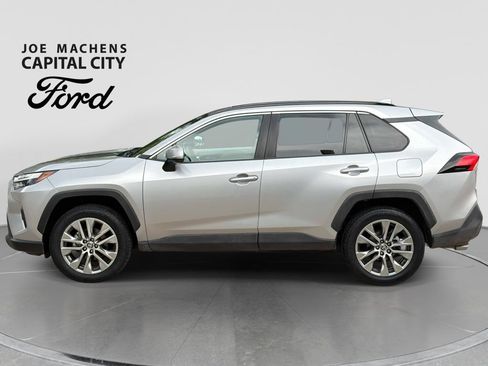 Used 2022 Toyota RAV4 XLE Premium AWD/4WD image 8