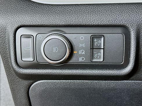 Used 2022 Ford Explorer XLT w/ Equipment Group 202A image 17