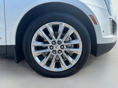 Used 2017 Cadillac XT5 Platinum w/ Driver Assist Package AWD/4WD image 10