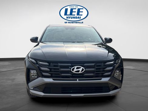 Certified 2025 Hyundai Tucson SE image 2