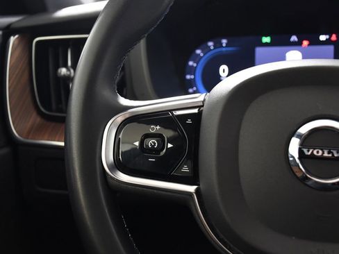 Used 2023 Volvo XC60 T8 Plus image 29