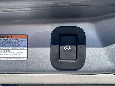 Used 2016 Toyota Sienna SE Premium image 9