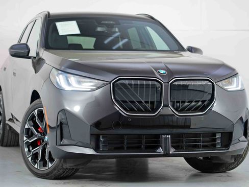 Used 2025 BMW X3 xDrive30i w/ Premium Package image 4