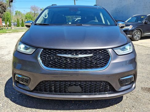 Used 2023 Chrysler Pacifica Limited FWD image 7