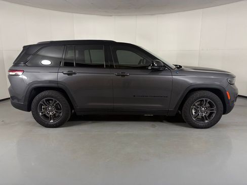 Used 2024 Jeep Grand Cherokee Trailhawk w/ Luxury Tech Group III image 9