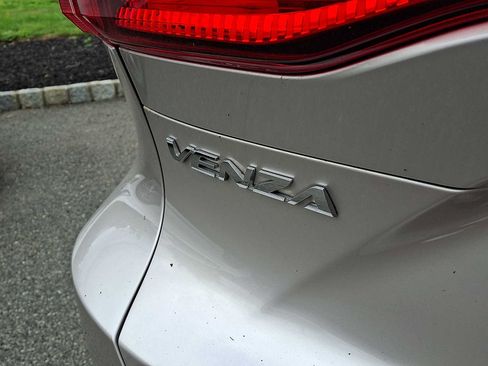 Used 2023 Toyota Venza Limited AWD/4WD image 32