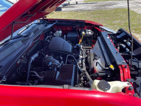 Used 2017 Toyota Tacoma SR image 15