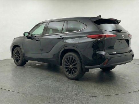 Used 2025 Toyota Highlander XSE image 6