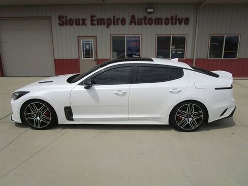 Used 2022 Kia Stinger GT2 AWD/4WD image 2