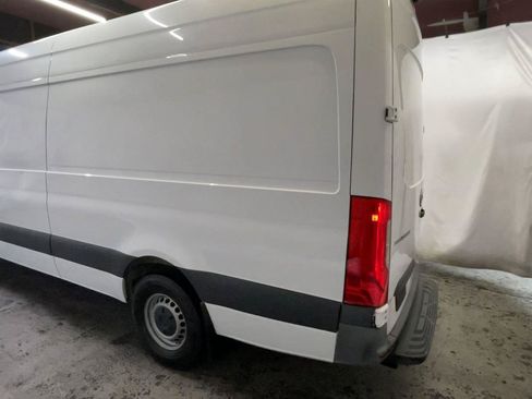 Used 2022 Mercedes-Benz Sprinter 2500 image 10