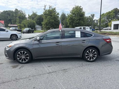 Used 2018 Toyota Avalon XLE Premium FWD image 9