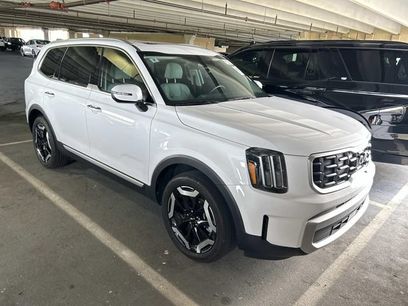 Used 2024 Kia Telluride S w/ S Sunroof Package