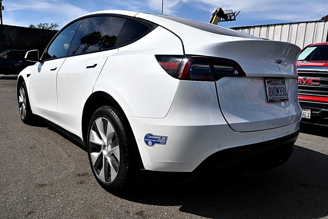 Used 2021 Tesla Model Y Long Range AWD/4WD image 5