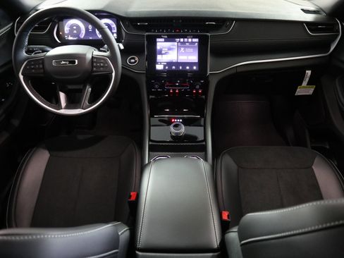 New 2025 Jeep Grand Cherokee L Altitude image 16