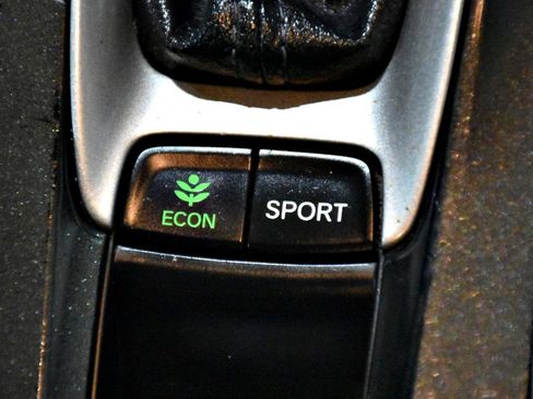 Used 2018 Honda Accord Sport image 19