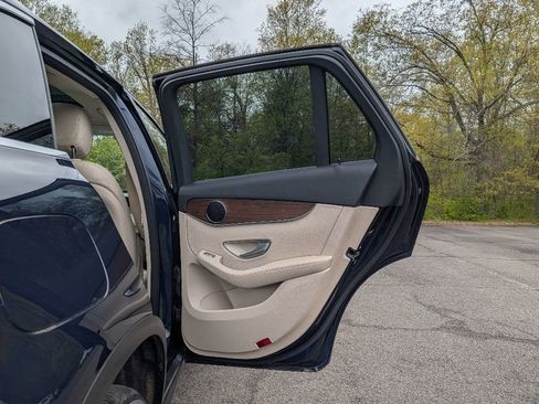 Used 2022 Mercedes-Benz GLC 300 4MATIC w/ Premium Package Lite image 12