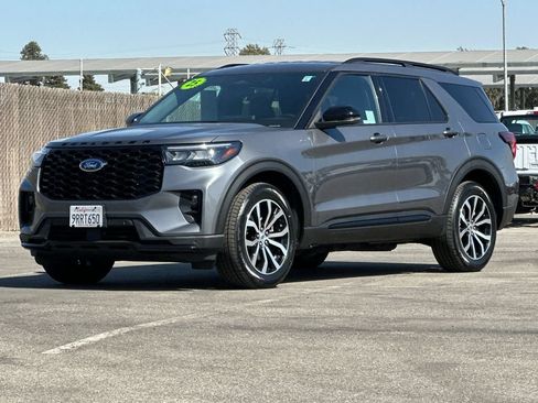Certified 2025 Ford Explorer ST-Line AWD/4WD image 7