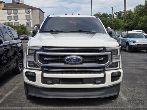 Used 2022 Ford F250 Platinum w/ FX4 Off-Road Package AWD/4WD image 2