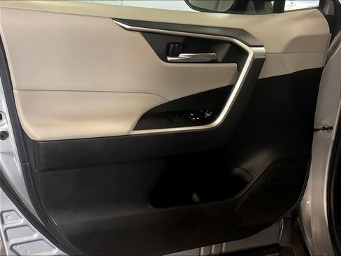Used 2020 Toyota RAV4 XLE w/ Convenience Package AWD/4WD image 24