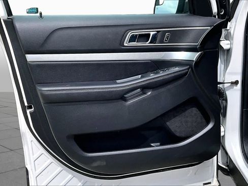 Used 2017 Ford Explorer XLT AWD/4WD image 22