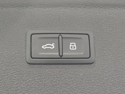 Certified 2025 Audi Q5 2.0T Premium Plus image 24