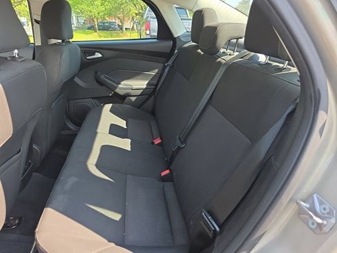 Used 2015 Ford Focus SE FWD image 22