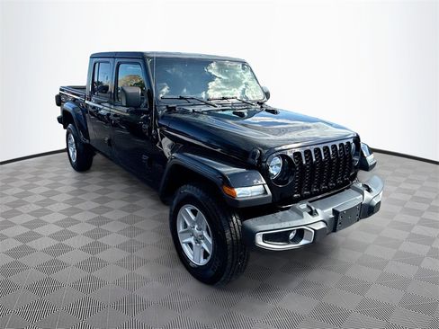 Used 2023 Jeep Gladiator Sport image 4